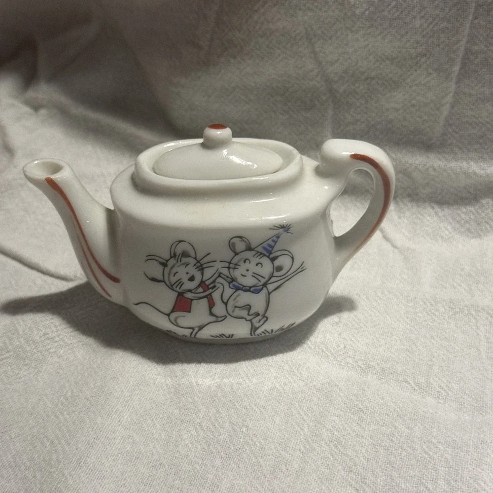 Child's‎ Tea set Dancing Mice Motif (vintage) Teapot,creamer,sugar,2cups&saucers